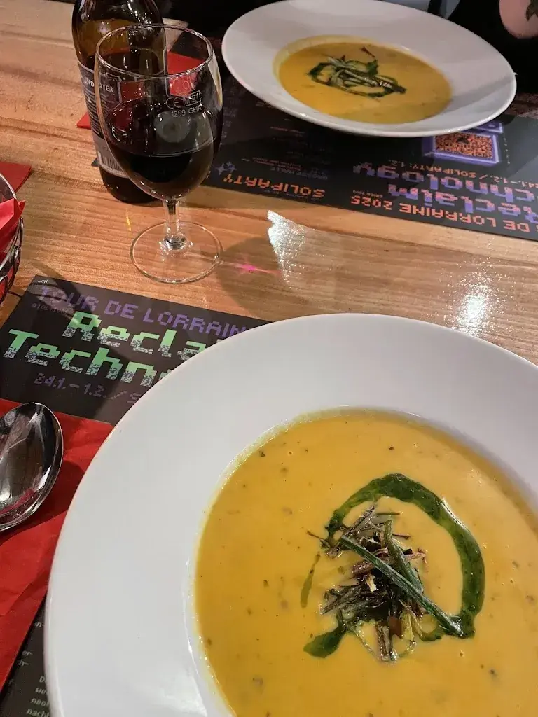 Antonia Claire_Sous Le Pont_Bern_review