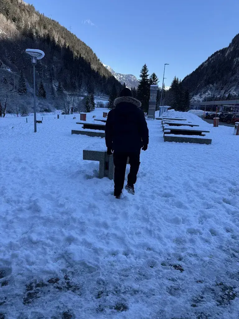 Cristian Gaina_Autobahnraststätte Gunzgen Nord_Gunzgen_recensione