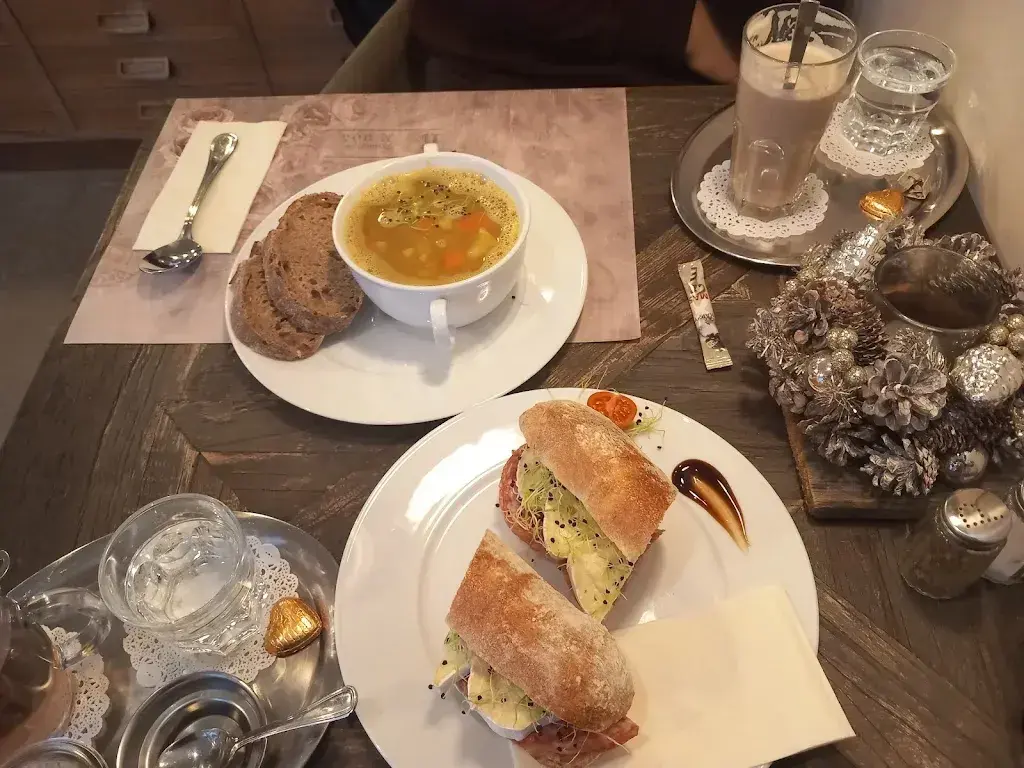 Mara Salas_Café Bruderholz_Basel_recensione