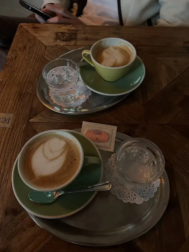 Samira Bär_Café Bruderholz_Basel_recensione