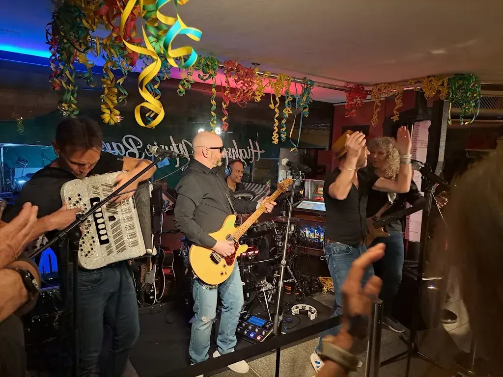 Dora Cernadas_Restaurant Highspeed Music Bar_Binningen_recensione