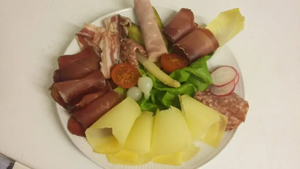 Menü_Restaurant Terrasse mit Fumoir_Birsfelden_Bild_7