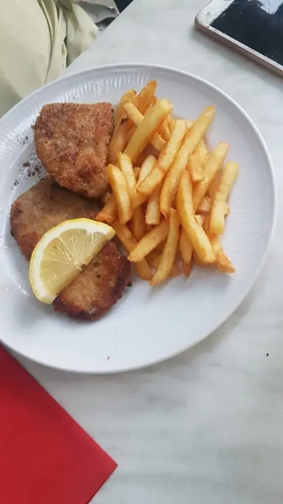 Hubert Buder_Restaurant Terrasse mit Fumoir_Birsfelden_Bewertung