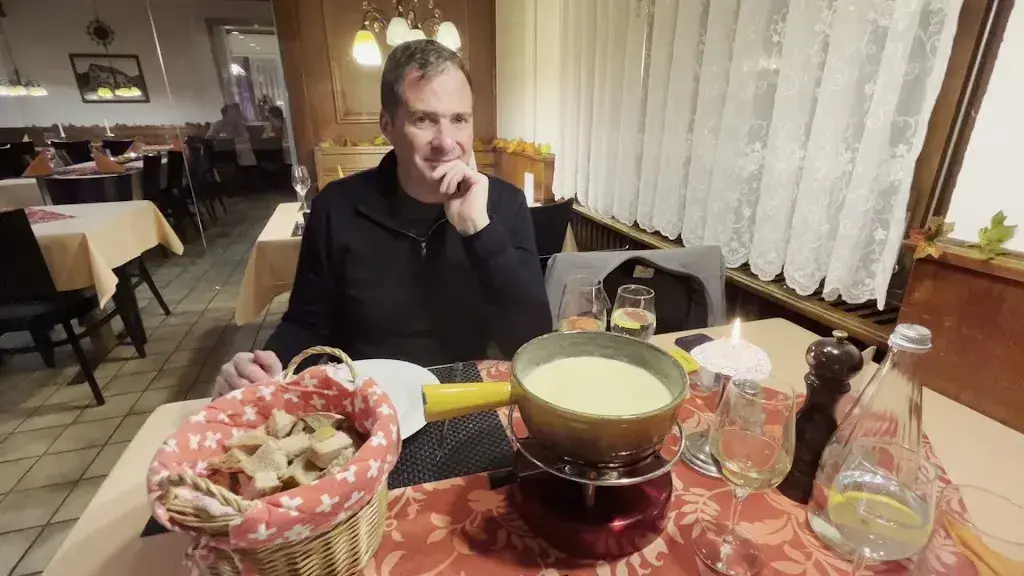 Victoria Pearson_Restaurant Hard Birsfelden Küche, Fondue, Rösti, Filet auf heissem Stein, Sommerterrasse_Birsfelden_review