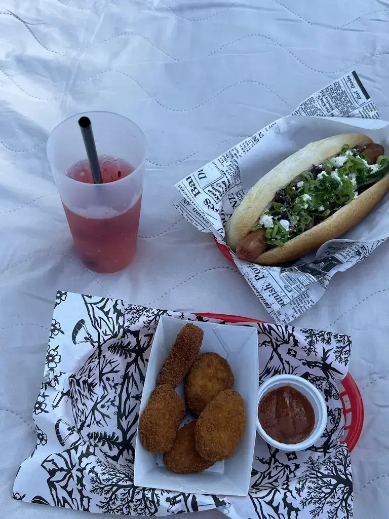 Sina Maria Schlup_Spatz_Basel_review