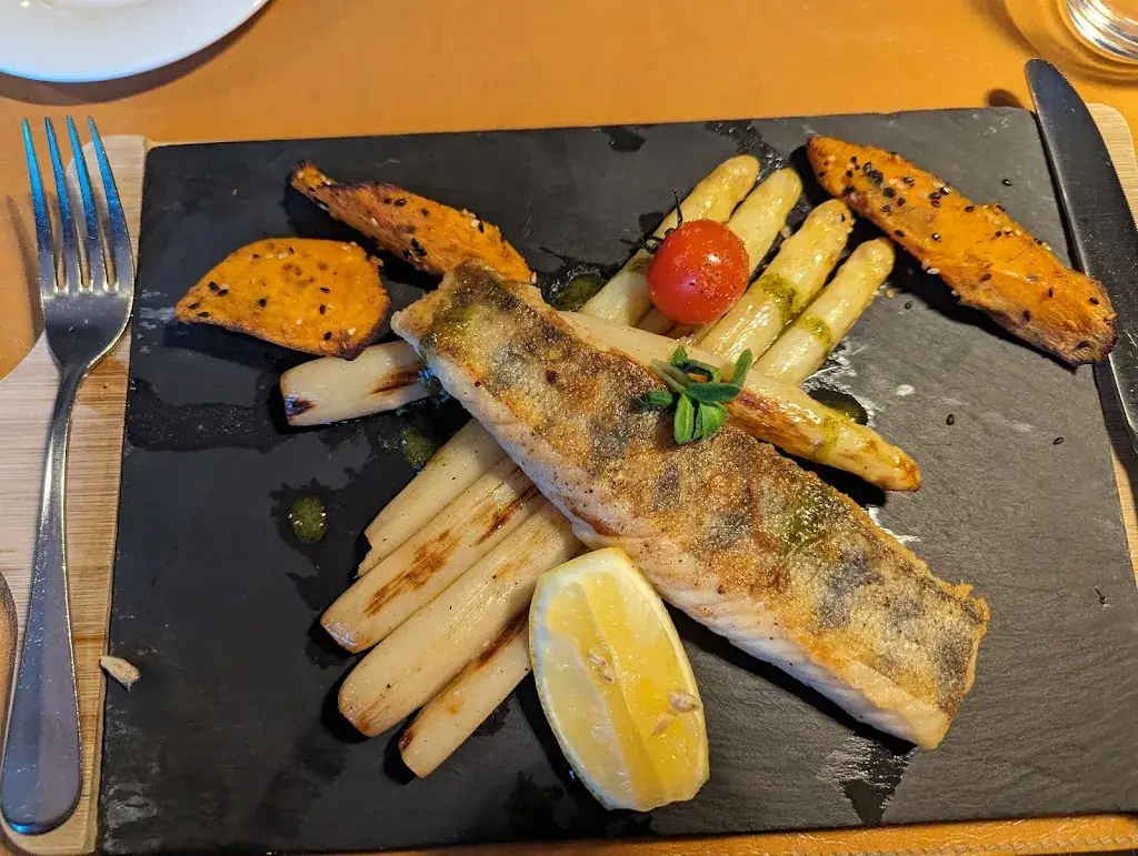 Carl Scaggs_Restaurant Gartenstadt mit Pavillon_Münchenstein_review