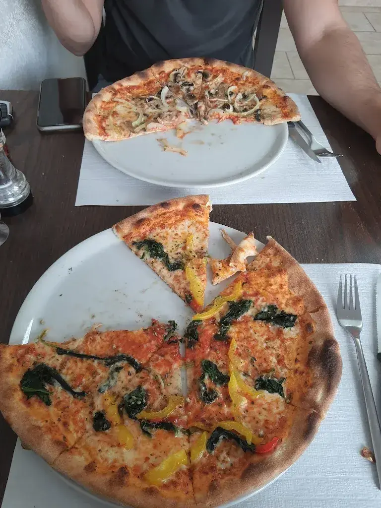 La Vera Pizza Kurier_Niederscherli_slider_image_3