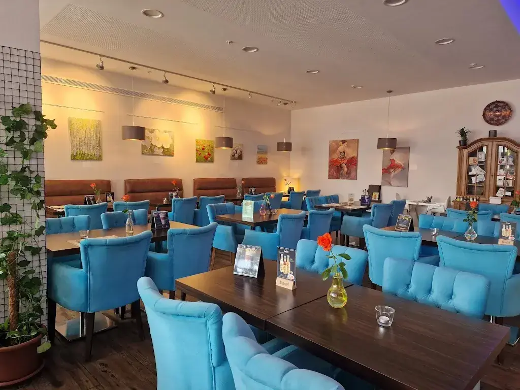 Nikolina Ivanovic_KML Cafeteria_Therwil_review
