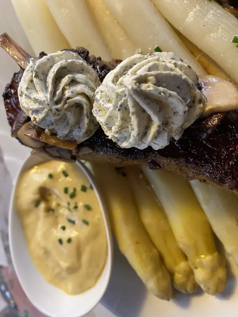 Jörg Josef Zimmermann_Gasthaus zum Kreuz_Brislach_review