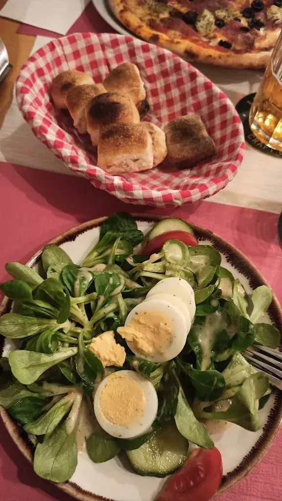 Julia Schmucki_Restaurant Chaltbrunnental_Grellingen_avis