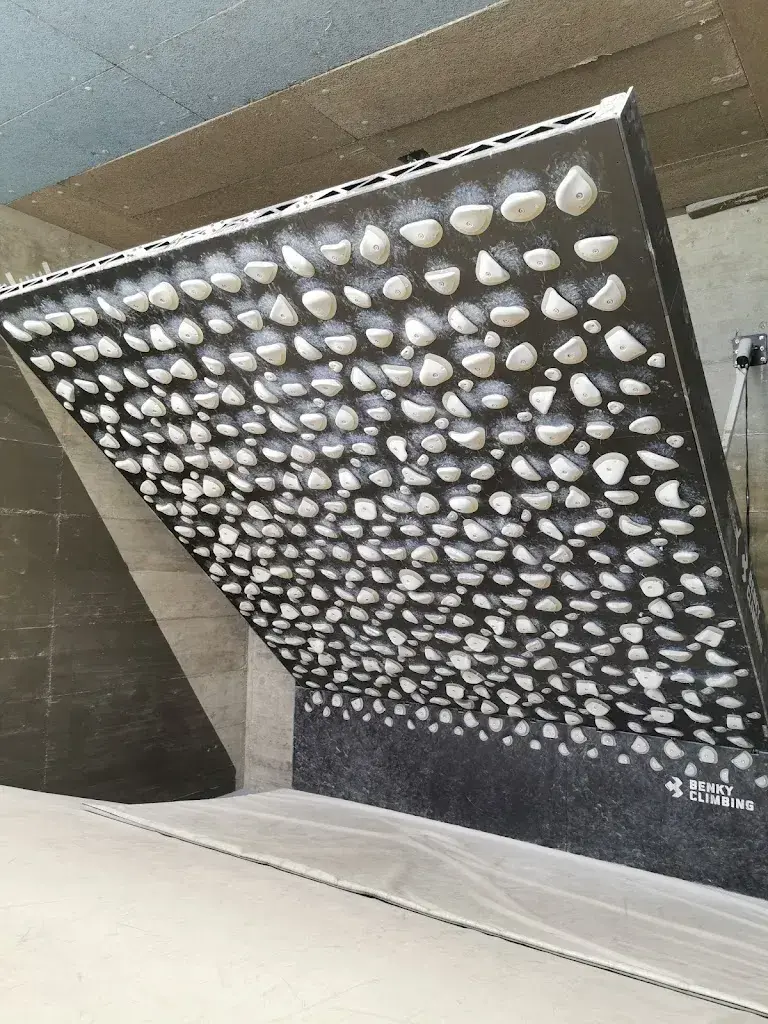 mirek siek_B2 - Boulders & Bar_Pratteln_avis