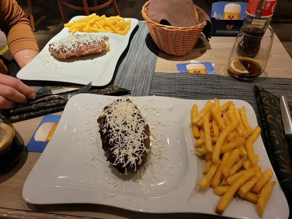 tili jana_Restaurant Pizzeria Schönthal & Kullat e Junikut_Füllinsdorf_recensione