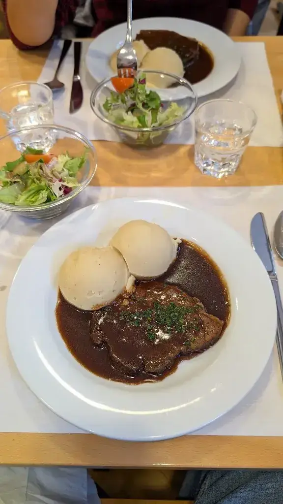 Raymond G. Arias_Speiseanstalt der Untern Stadt Bern_Bern_review