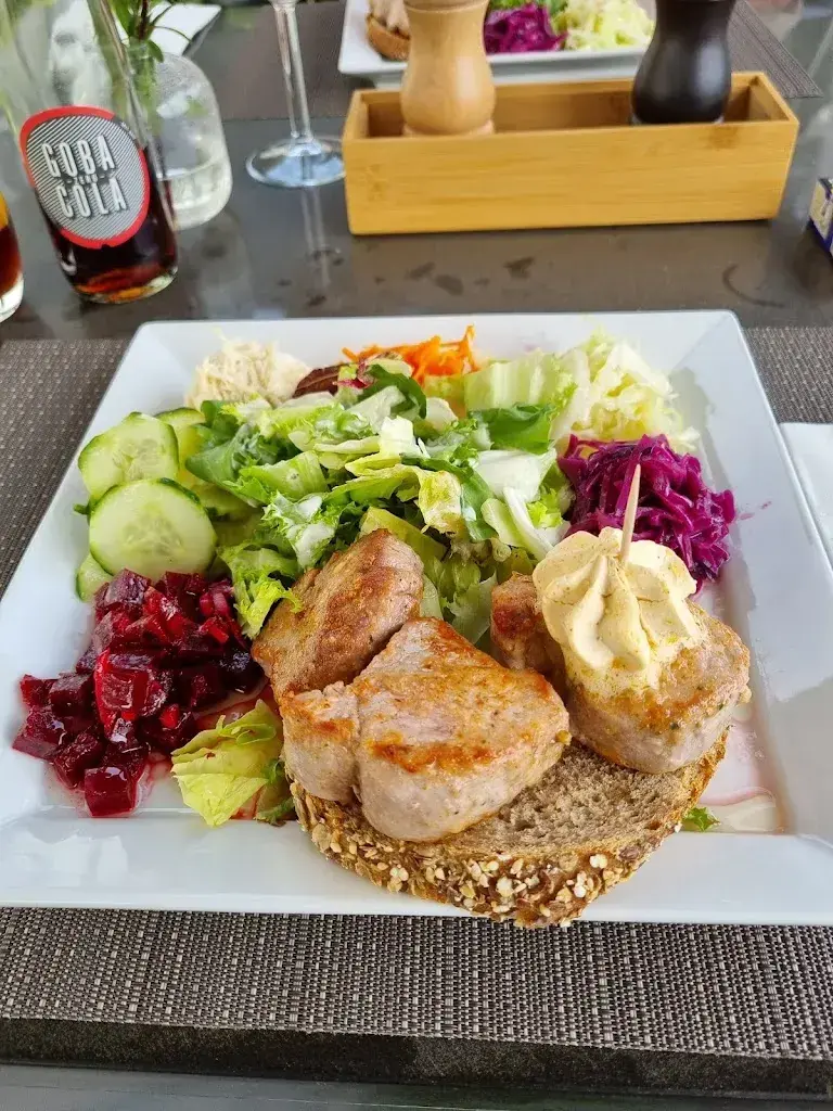 Thomas Abt_Restaurant Waldgrotte Buus_Buus_review