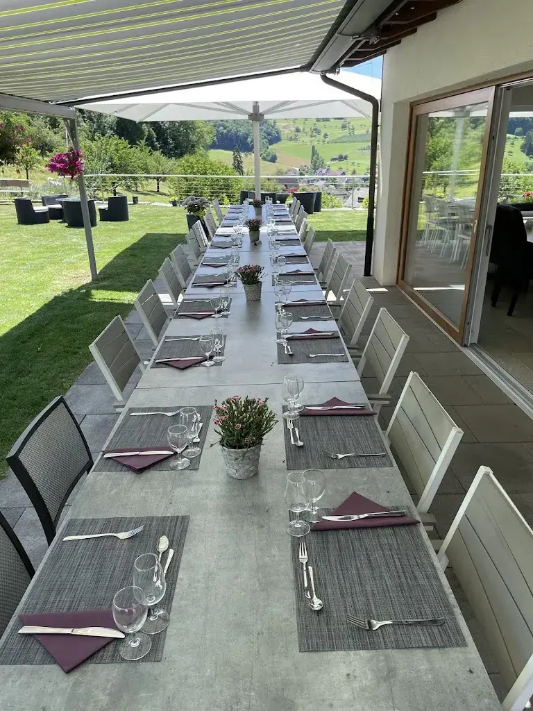 Beatrix Freiermuth_Restaurant Weinterrasse_Maisprach_avis