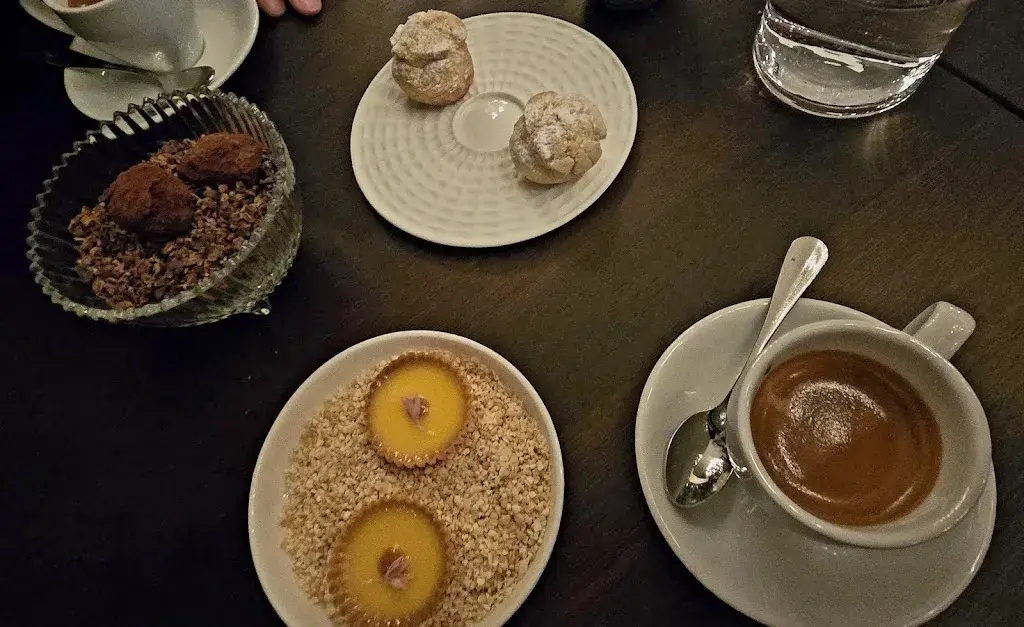 Michel Schauenberg_Wöschi_Zürich_review