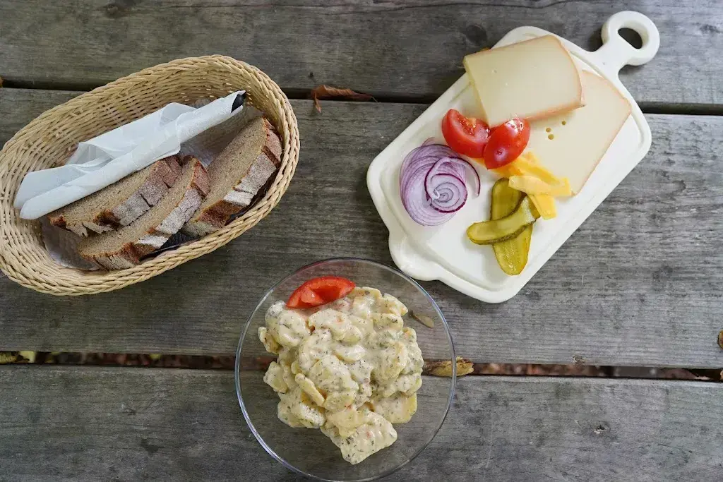 Amanda Weilenmann_Waldwirtschaft Schlossranden_Schleitheim_review