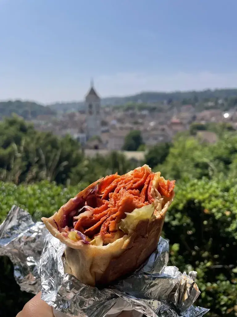 Lucy Deng_Original Beirut_Schaffhausen_review