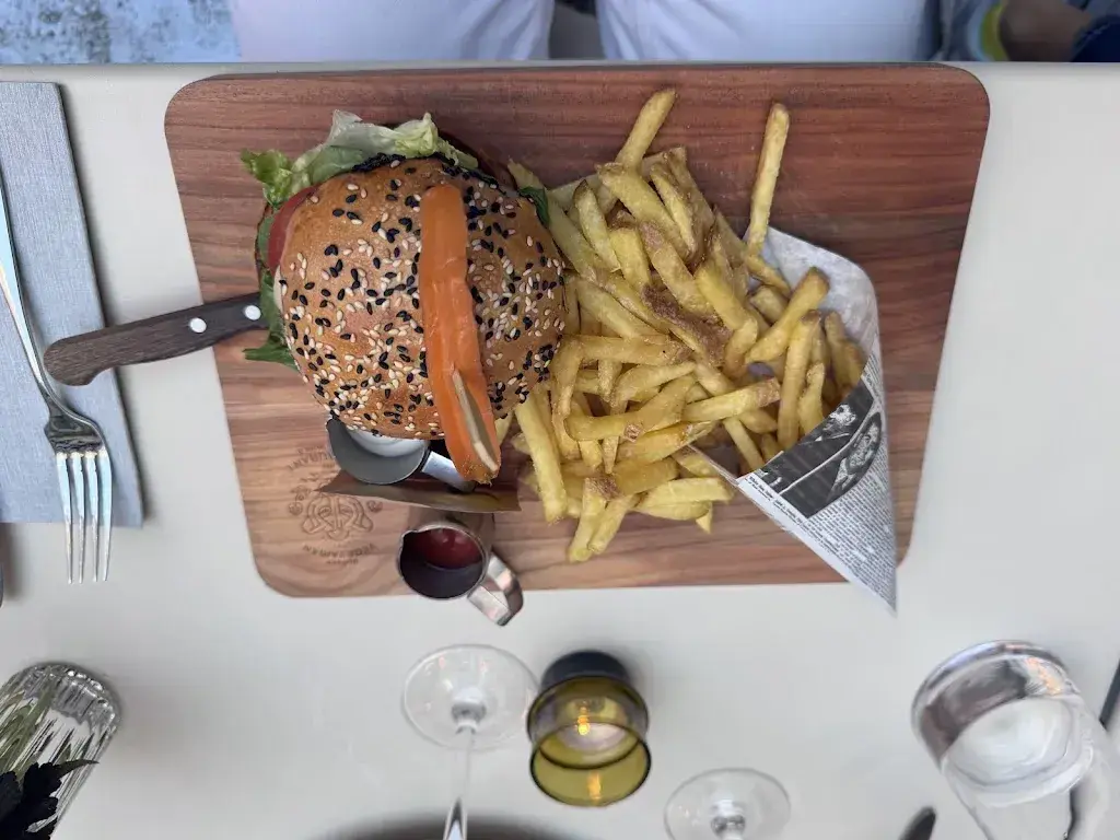 Mira A._Haus Hiltl_Zürich_review