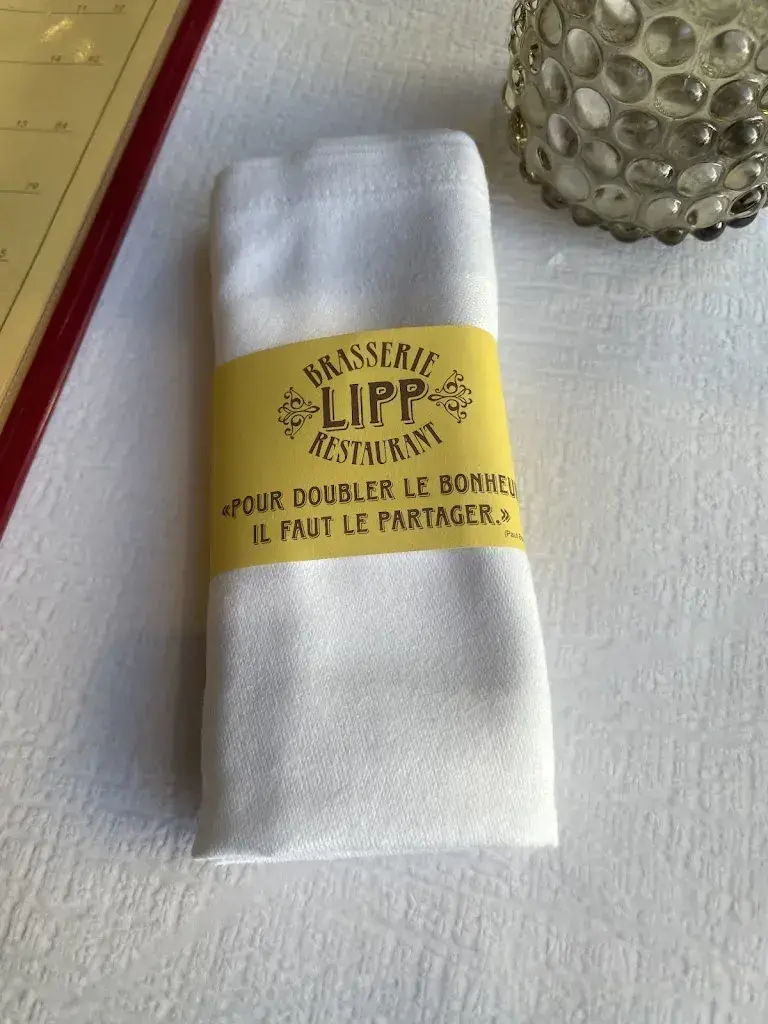 R. S._Brasserie Lipp_Zürich_reseña