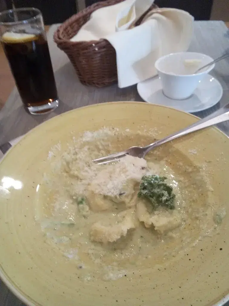 Stephan Leuthold_Restaurant Pizzeria Thoracker_Muri bei Bern_avis