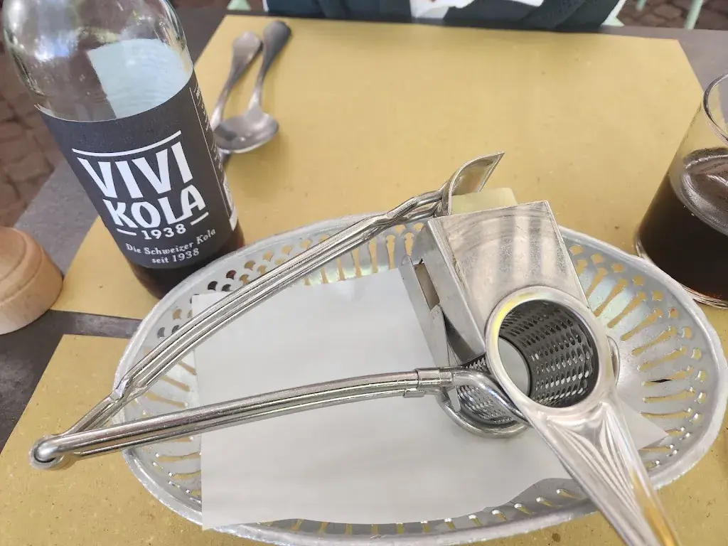 Wesley Necrason_Spaghetti Factory_Zürich_avis