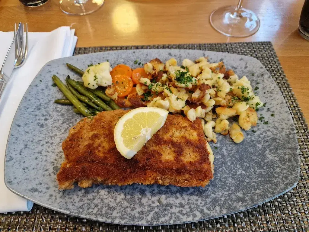 Florian Windler_Gasthaus Hirschen_Laufen-Uhwiesen_avis