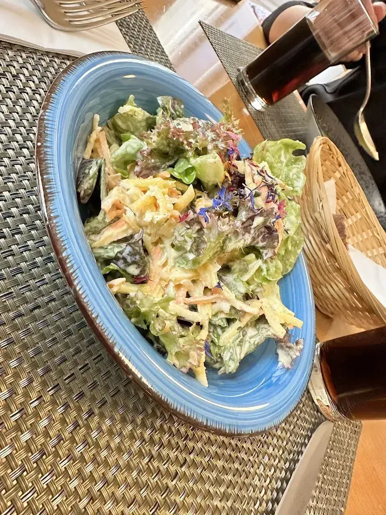 Chen-Hsiang Huang_Gasthaus Hirschen_Laufen-Uhwiesen_avis