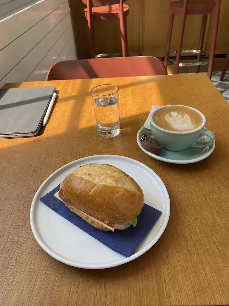 Reinhard AG Bäckerei Kaffee Bernapark, Stettlen ristorante a Stettlen