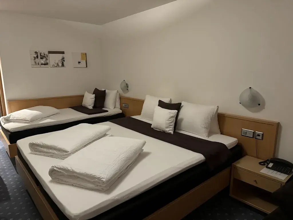 B P_Höfli_Altdorf_review