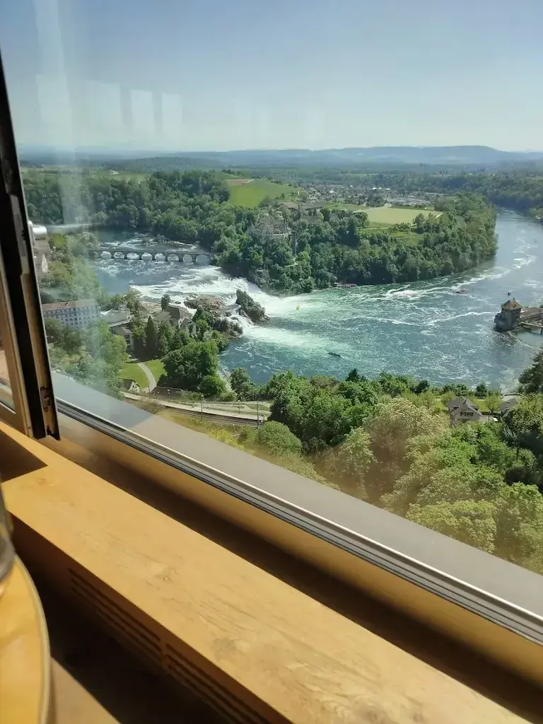 Jasur Nematjonov_RIVI Skyfall Restaurant & Bar_Neuhausen am Rheinfall_avis