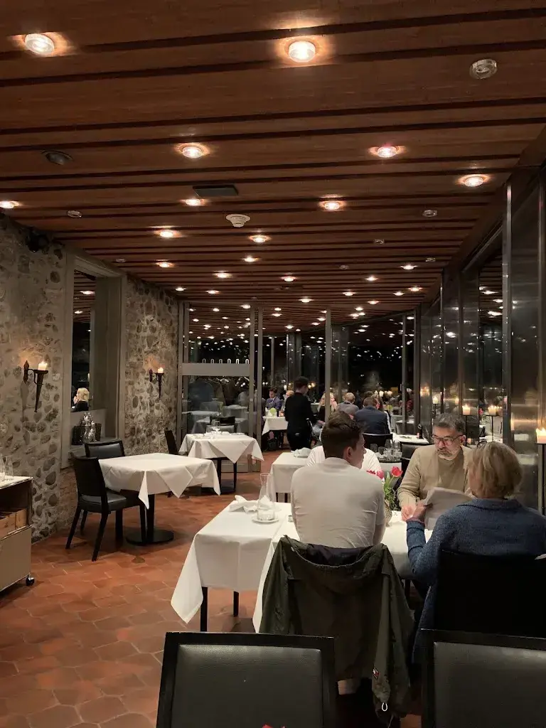 Taisia Berg_Castle Worth_Neuhausen am Rheinfall_review