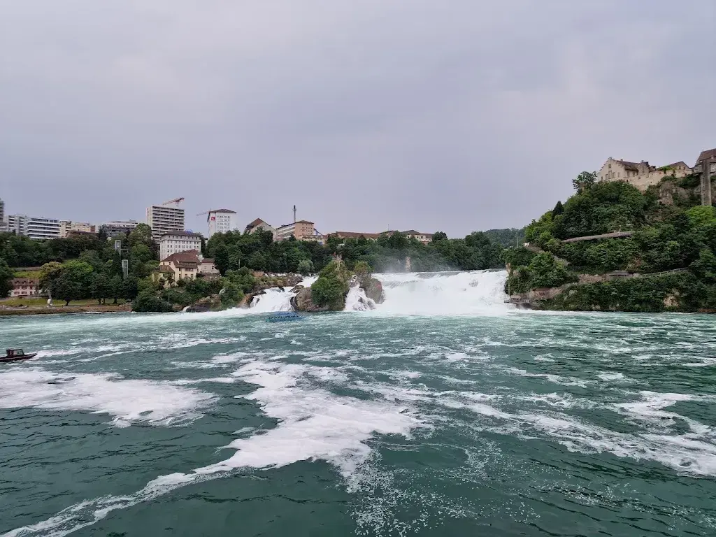 Jens G. Jungfleisch_Castle Worth_Neuhausen am Rheinfall_review