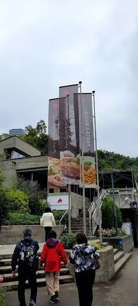 Hyekyung Kim_Restaurant Park am Rheinfall_Neuhausen am Rheinfall_avis