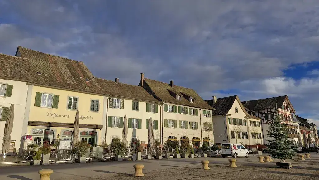 Ian Li_Uferlos - An der Schifflände_Stein am Rhein_review