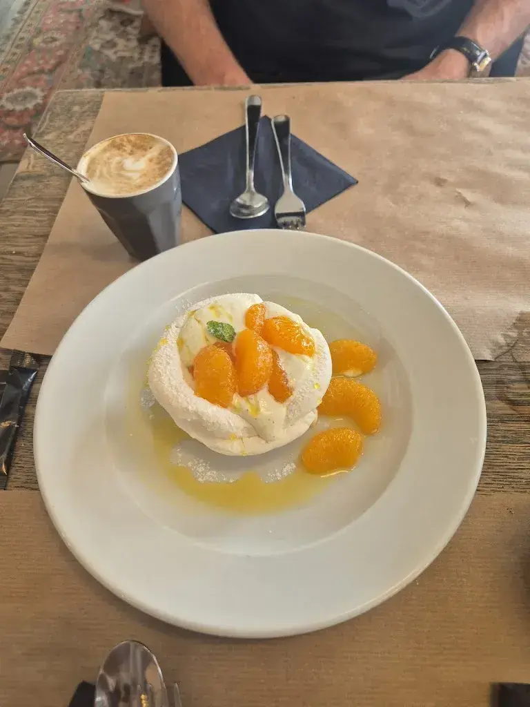 Carol T_Uferlos - An der Schifflände_Stein am Rhein_review