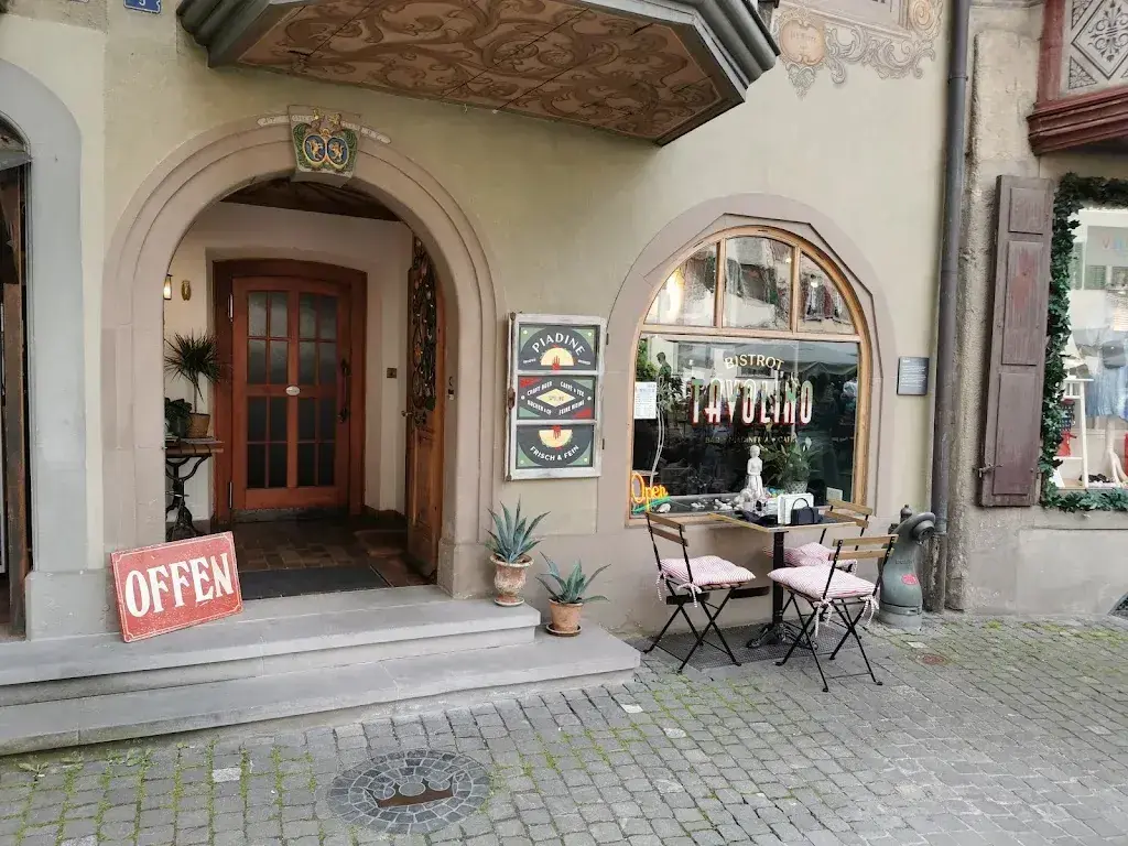 Loladín Masterpowah Lammer_Bistrot Tavolino_Stein am Rhein_avis