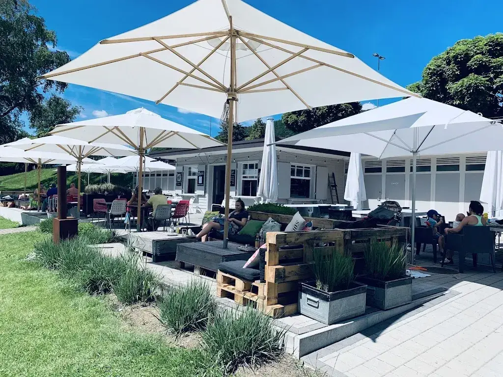 Charles Bouckaert_Strandbar Uferlos_Stein am Rhein_review