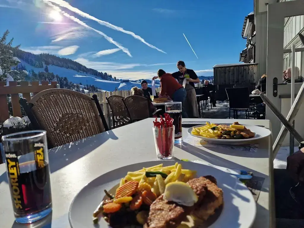 Dana Danielle Decreuze_Alpenrose_Hundwil_review