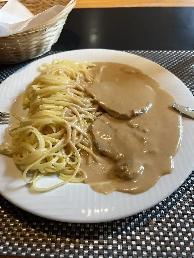 Sandro Lazzaretti_Restaurant zum alte Pflüegli_Gossau_avis