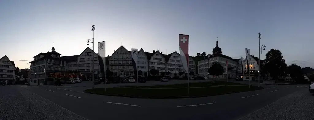 Száraz Péter_zur Krone_Gais_review