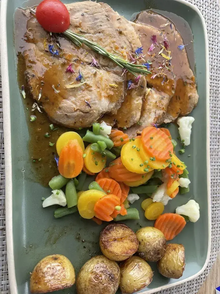 Lucia Monteleone_Buvette du Chervi_Le Pâquier_review