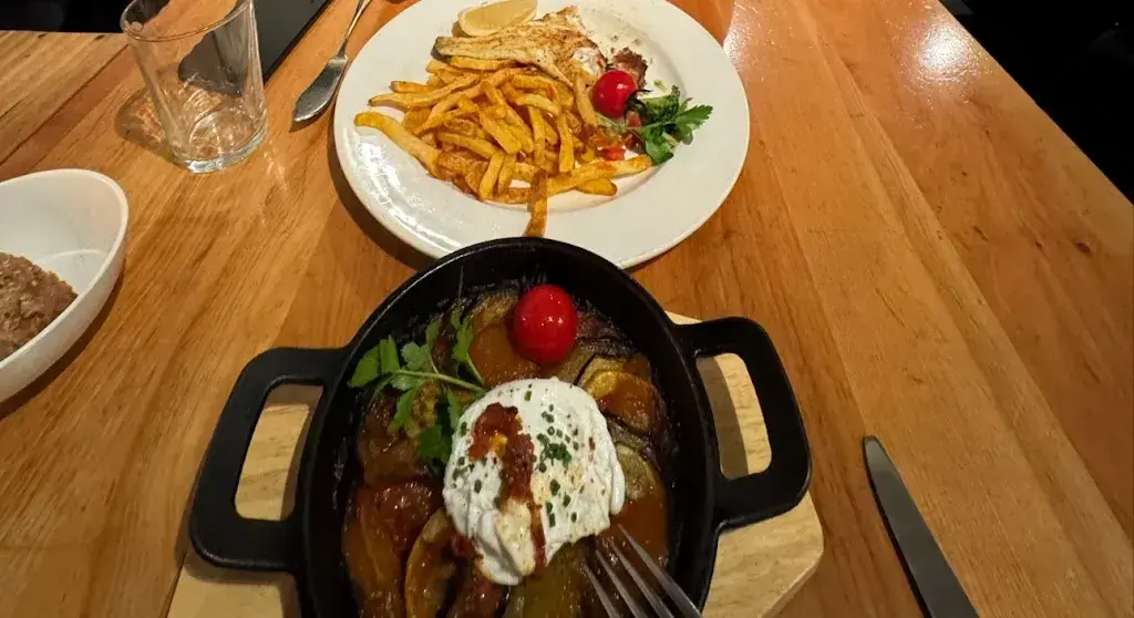 Nasib Shokuri_Lagerhaus_St. Gallen_avis