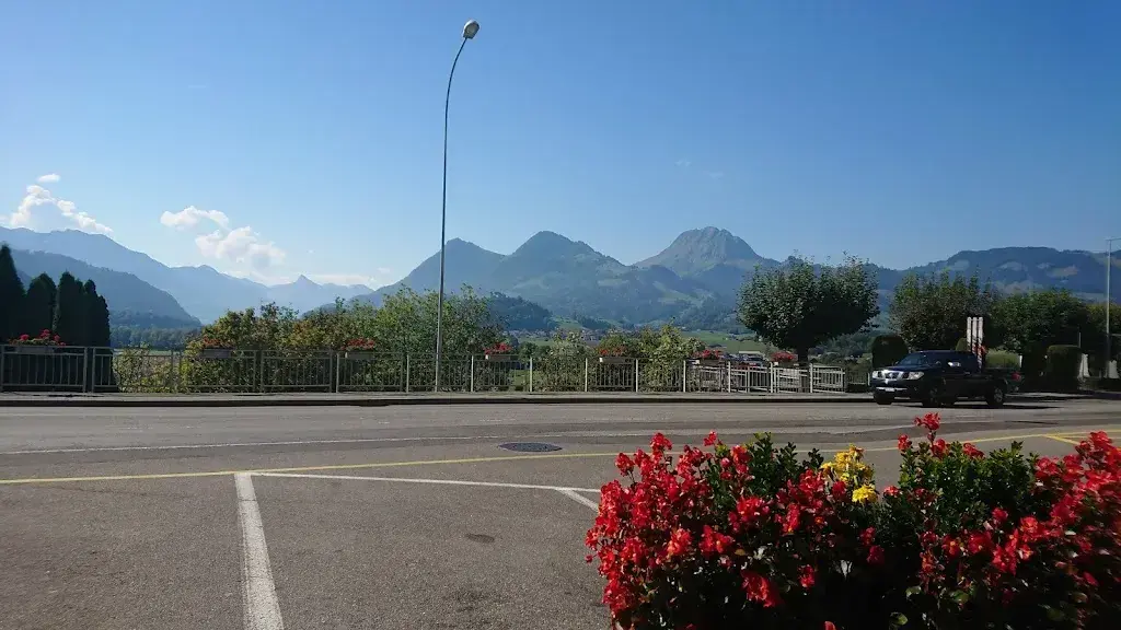 Hauser_Broc_slider_image_2