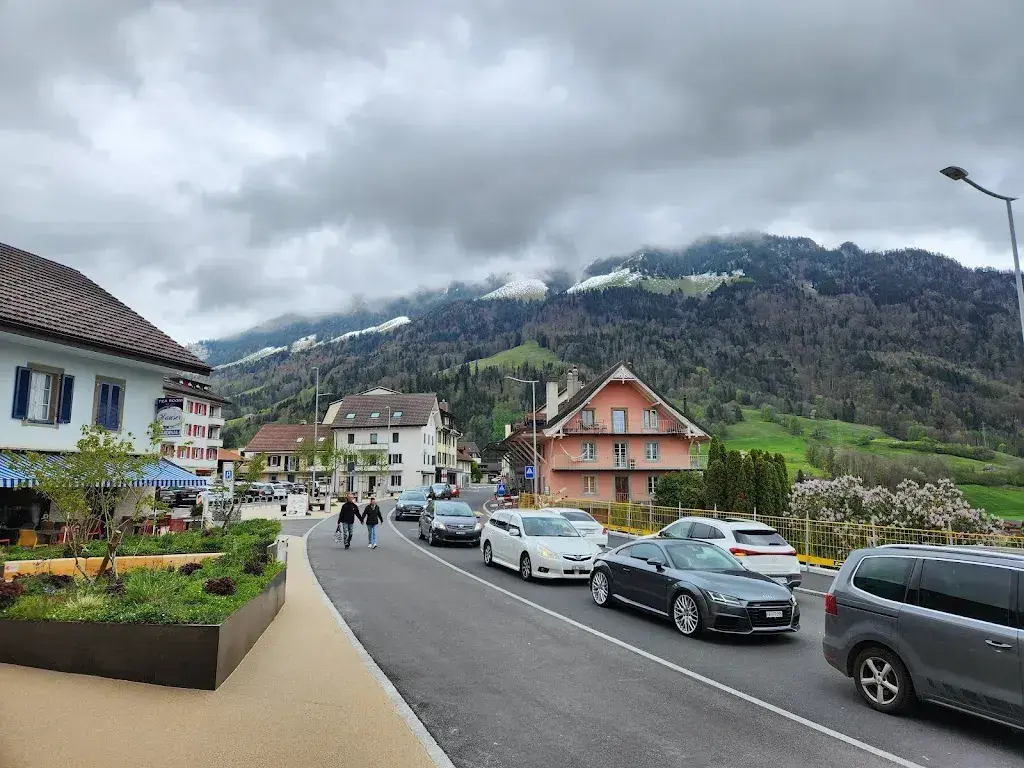 Hauser_Broc_slider_image_3