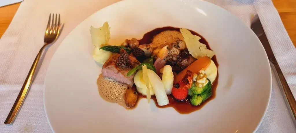 Rosie Hollis_Bären_Grub_avis