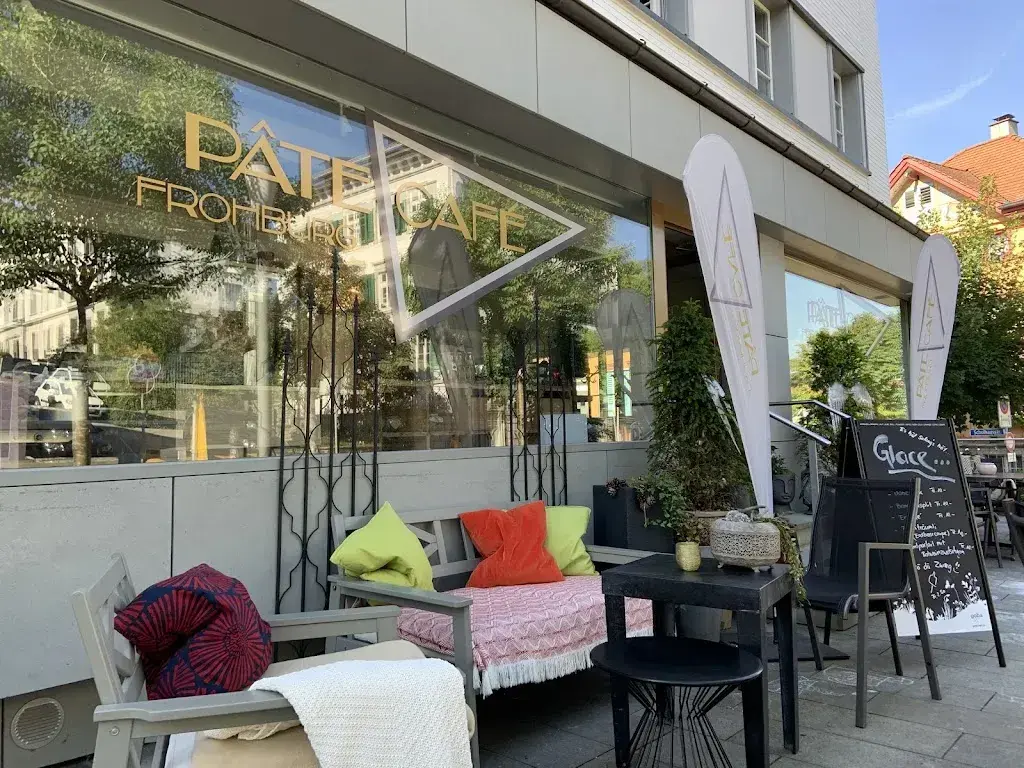 Dinesh Lahiru_Frohburg Pâte Café_Heiden_review