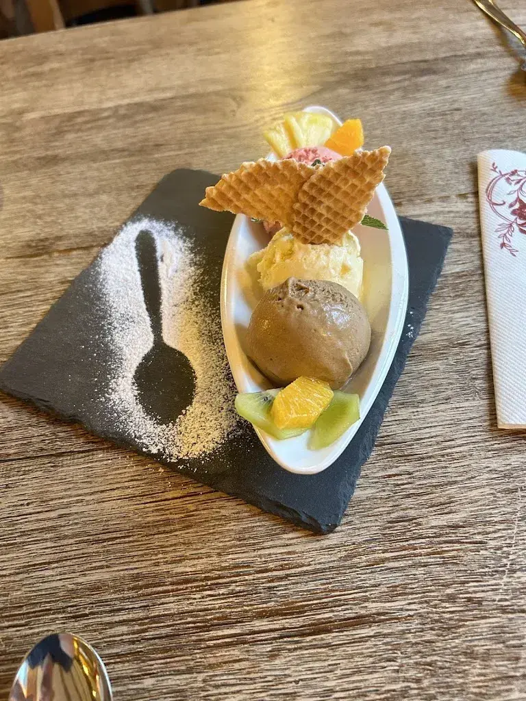 Pavel Afanasjev_Restaurant Tobel_Tann ZH_avis