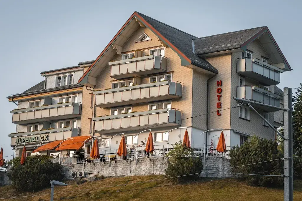 Russell_Gasthaus Alpenblick_Schwende_avis