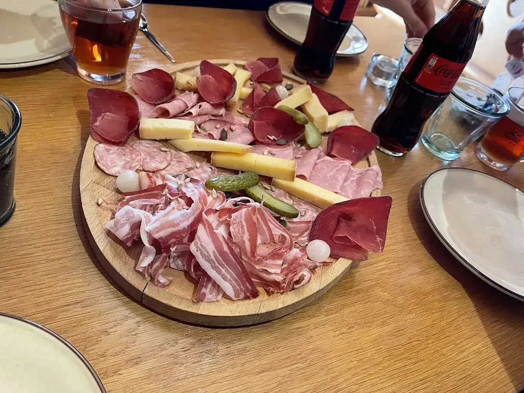 Menu_Gruyère Traditions Switzerland_Gruyères_image_7